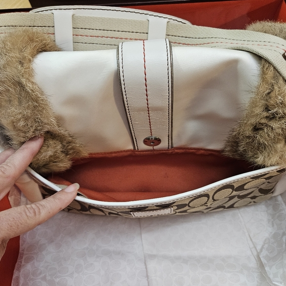 Coach White Leather and Fur Ski Pack Shoulder Bag - Picture 5 of 16